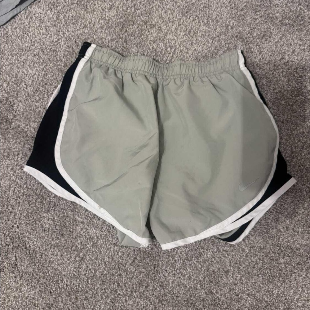 Women’s Nike tempo light gray and black shorts size small